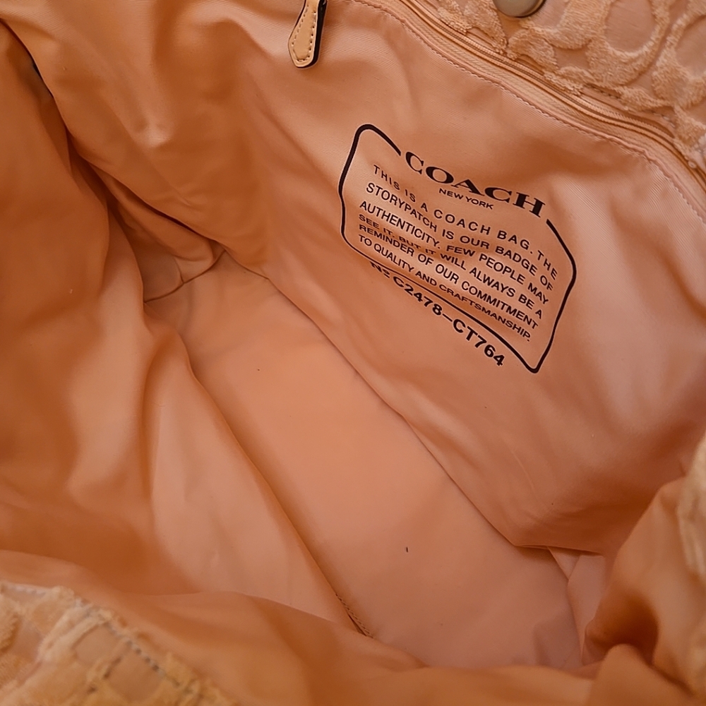 Coach Tote In Signature Terry - Picture 11 of 11
